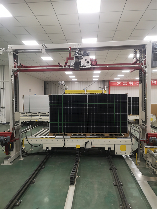 第三張、組件內(nèi)包穿件打包機.jpg